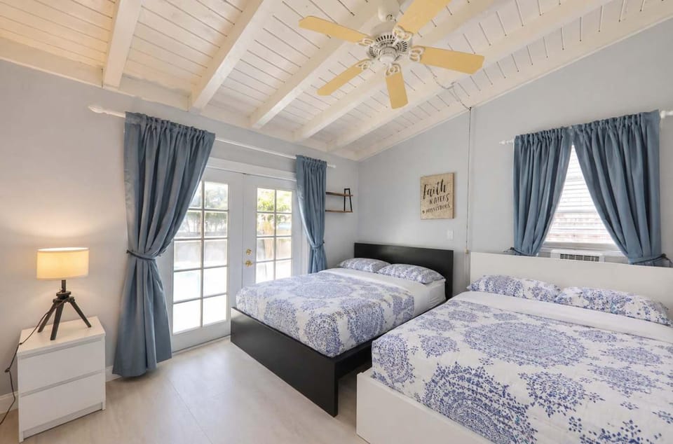 LUX View Villa House in Fort Lauderdale