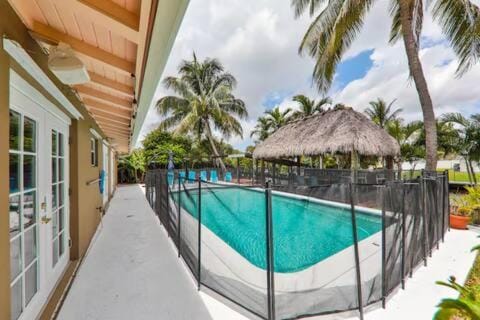 LUX View Villa House in Fort Lauderdale