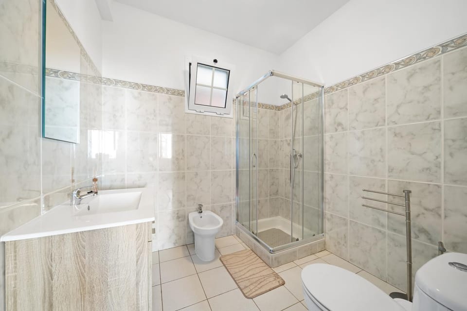Shower, Toilet, Bathroom, bidet