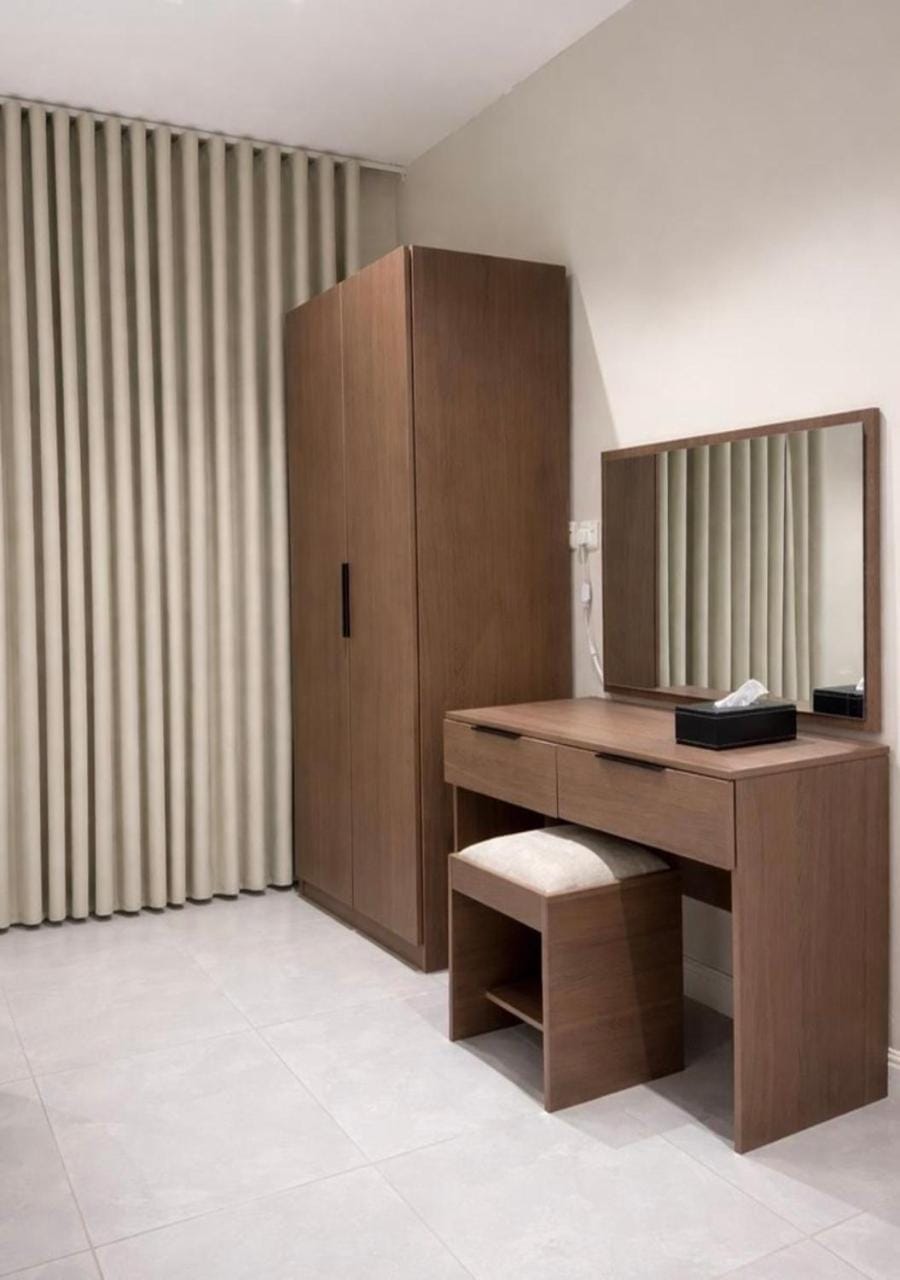 locker, wardrobe