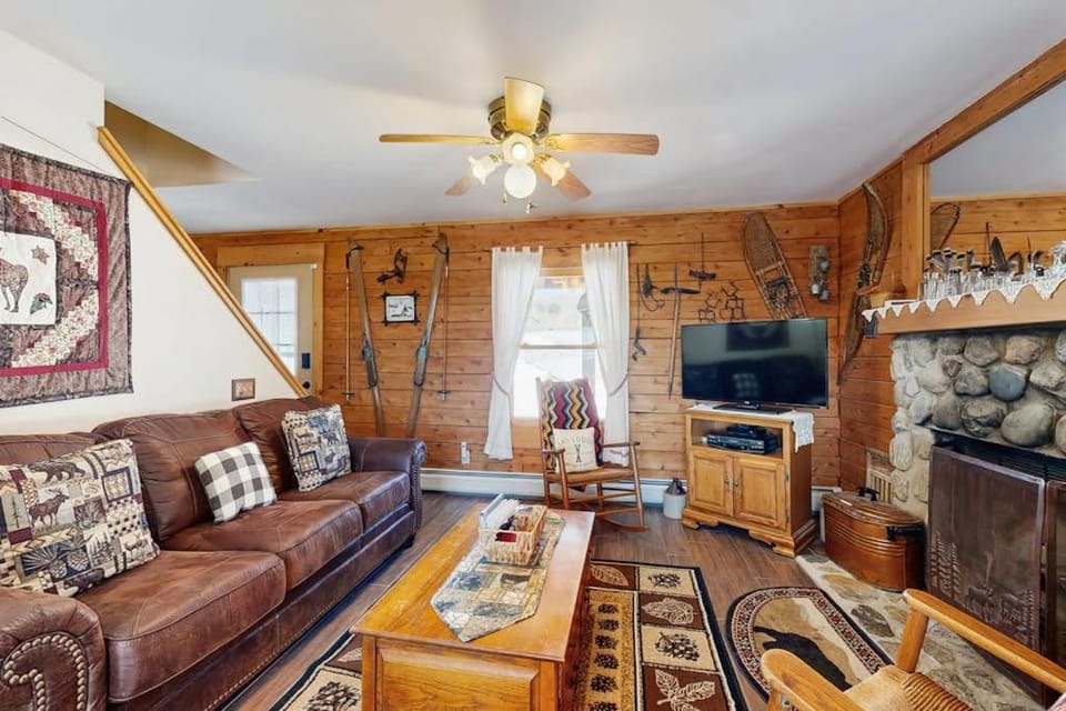 North Hill Cabin Cabin in Orleans