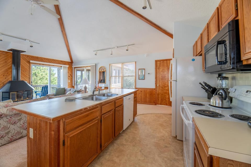 The Crystal - Corolla, Ocean Sands, Oceanside, 395 Yards to Beach, 4 Bedrooms, Flex Stays House in Corolla