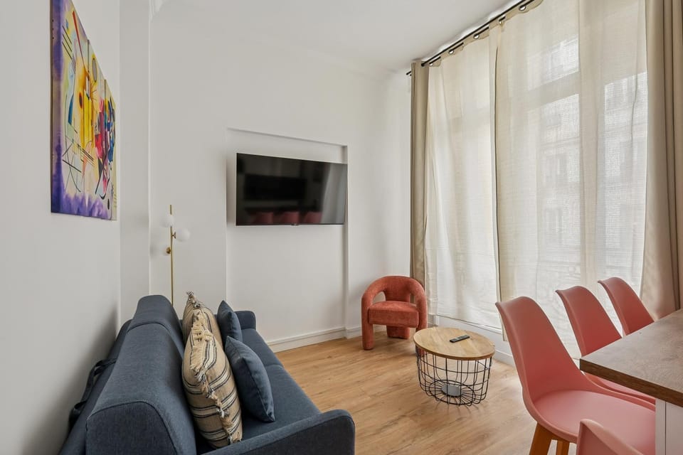 Design apartment Avenue des Champs Elysées Apartment in Paris