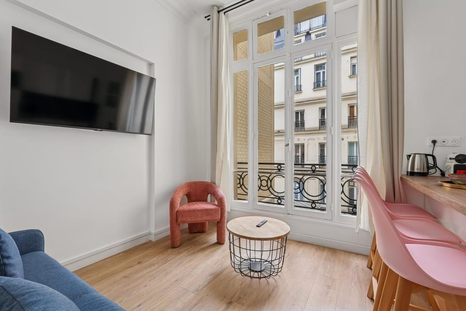 Design apartment Avenue des Champs Elysées Apartment in Paris