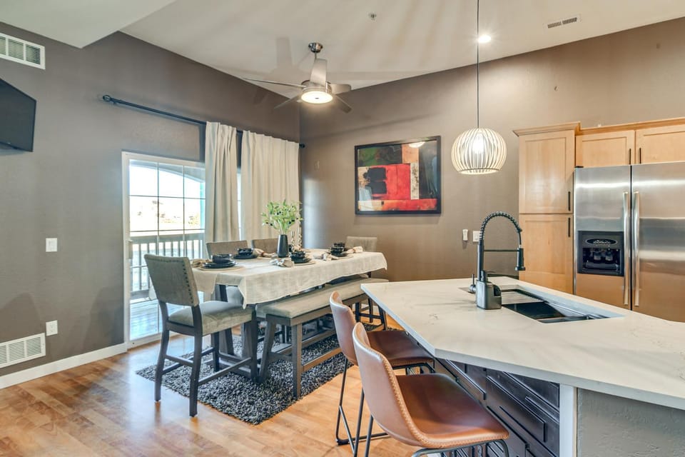 WFH Setup & Garage Parking! Modern Denver Condo House in Thornton