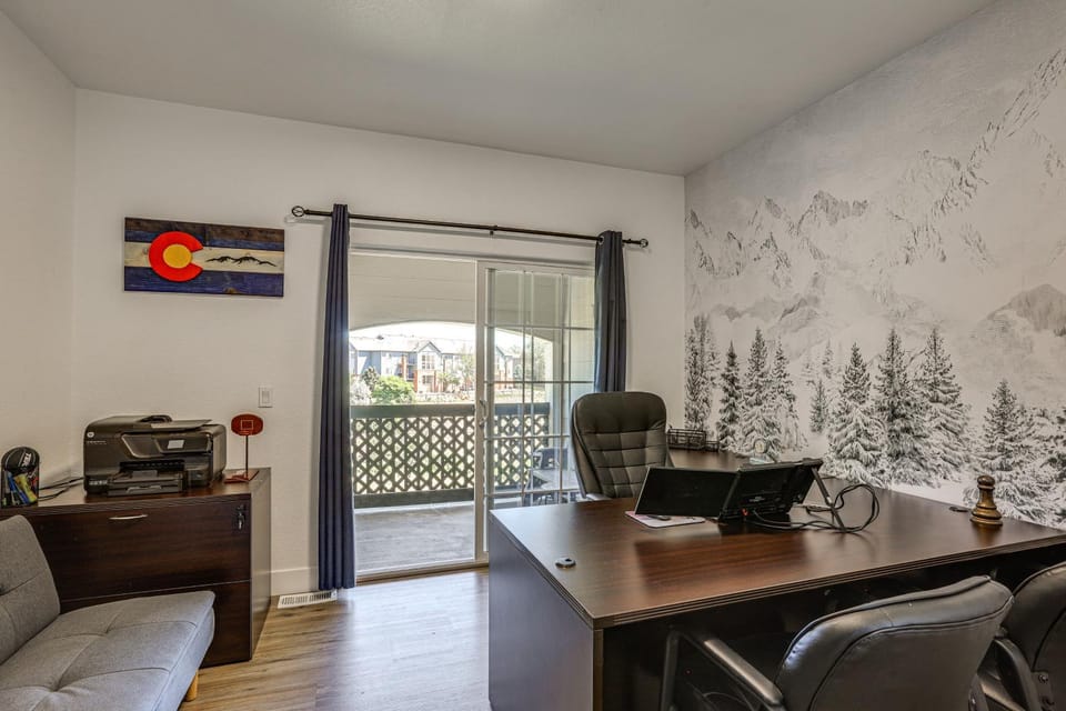 WFH Setup & Garage Parking! Modern Denver Condo House in Thornton
