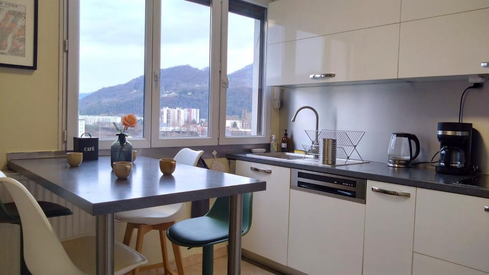 S&S Haven - T4 - 3 Lits queen size - Place Privative dans Parking Sécurisé Apartment in Auvergne-Rhône-Alpes