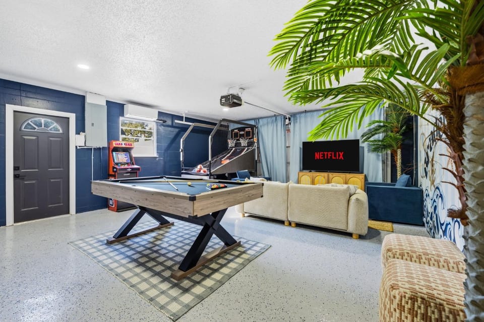 Breezy Livin' Speakeasy Pool Hot Tub Game Room House in Bradenton