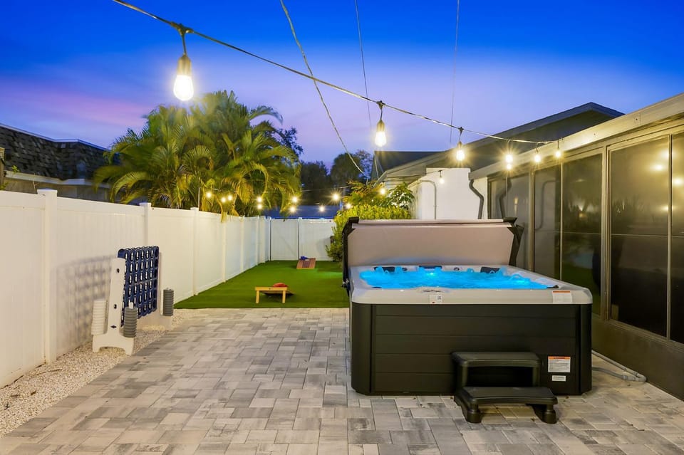 Breezy Livin' Speakeasy Pool Hot Tub Game Room House in Bradenton