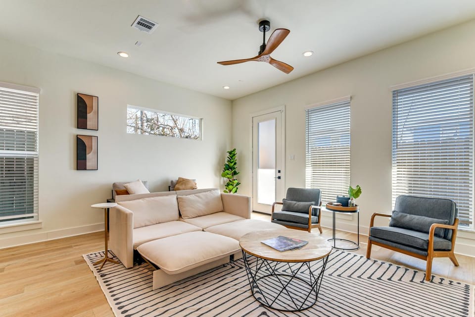 Near NRG Stadium & Med Center | Group Retreat House in Houston