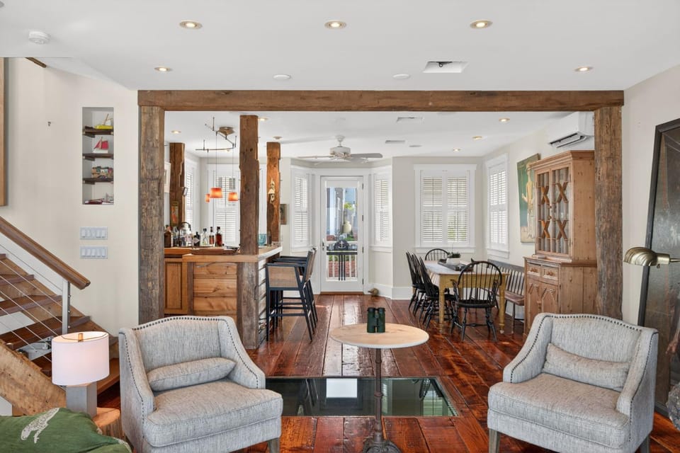 Day, Living room, Seating area, Dining area, furniture, kitchen, air conditioner
