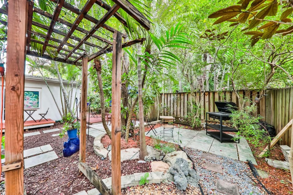 Garden botanical Villa with jacuzzi House in Hollywood