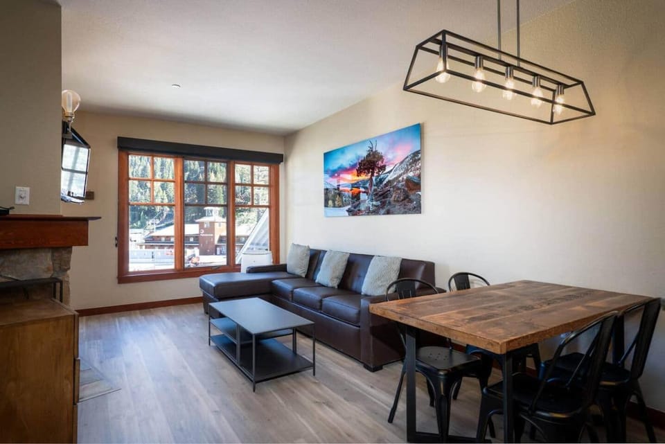 Top Floor Village Ski-In/Ski-Out Condo Resort in Palisades Tahoe (Olympic Valley)