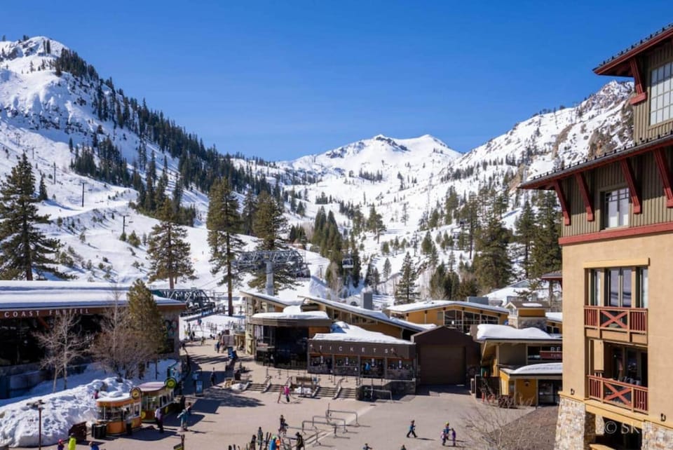 3BR Condo in Village at Palisades - Premier Apartment in Palisades Tahoe (Olympic Valley)