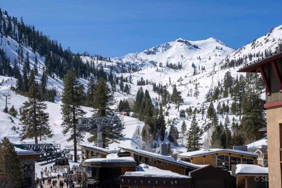 3BR Condo in Village at Palisades - Premier Apartment in Palisades Tahoe (Olympic Valley)