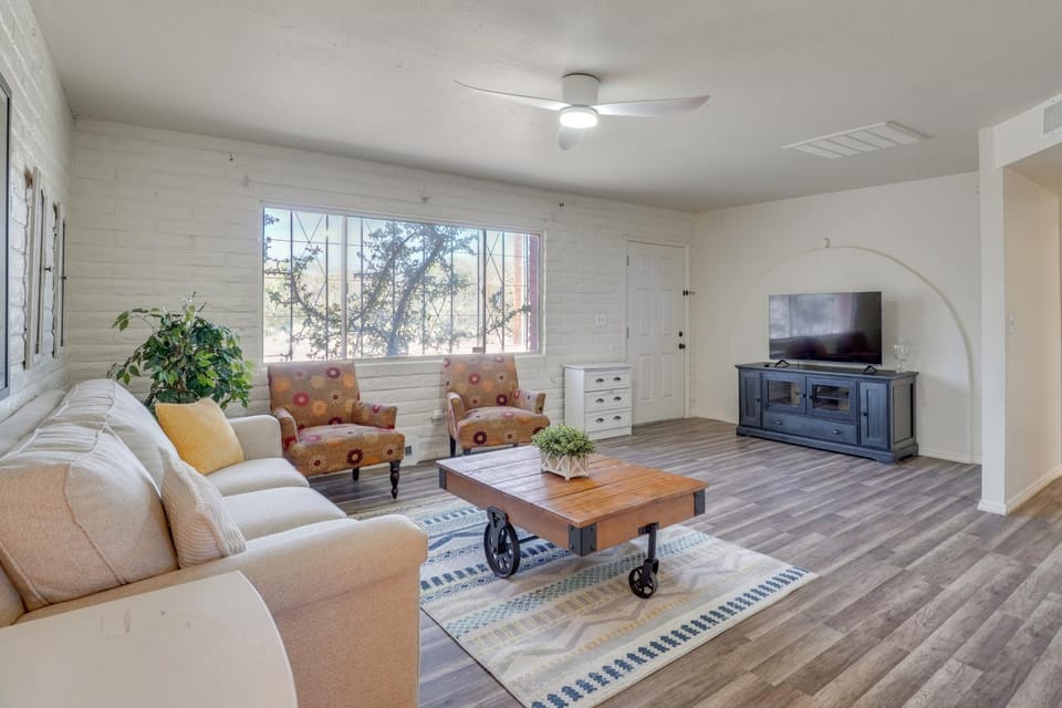 Hike, Golf & Dine: Tucson Retreat w/ Mtn Views! House in Tucson