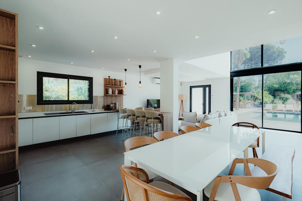 Property building, Kitchen or kitchenette, Living room