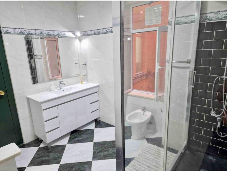 Quarto Duplo Familiar Vacation rental in Lisbon