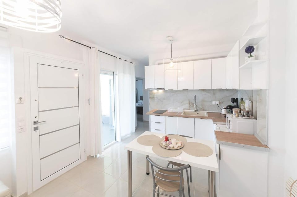 Property building, Kitchen or kitchenette, Living room