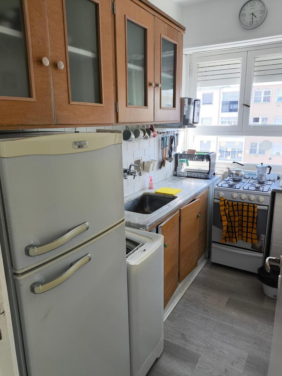 Kitchen or kitchenette, oven