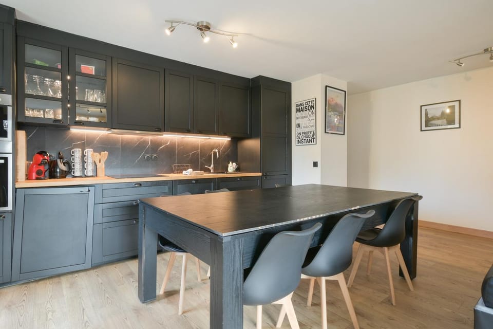 Property building, Kitchen or kitchenette, Living room