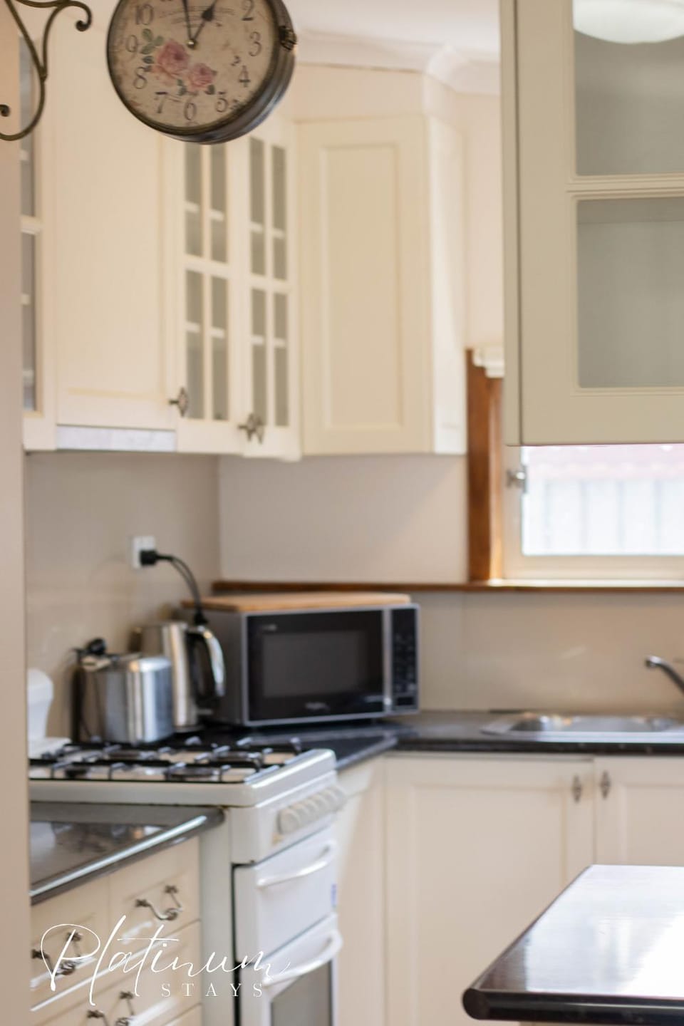 Raglan Retreat 2BR Ballarat Stay Close to CBD House in Ballarat