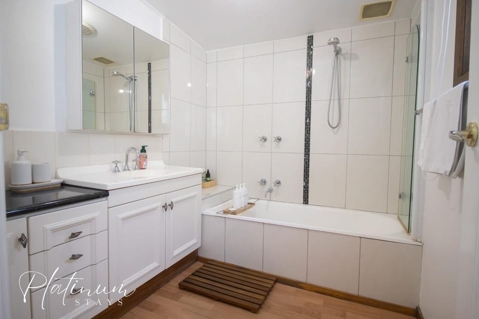 Raglan Retreat 2BR Ballarat Stay Close to CBD House in Ballarat