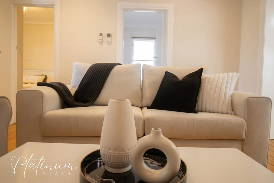 Raglan Retreat 2BR Ballarat Stay Close to CBD House in Ballarat