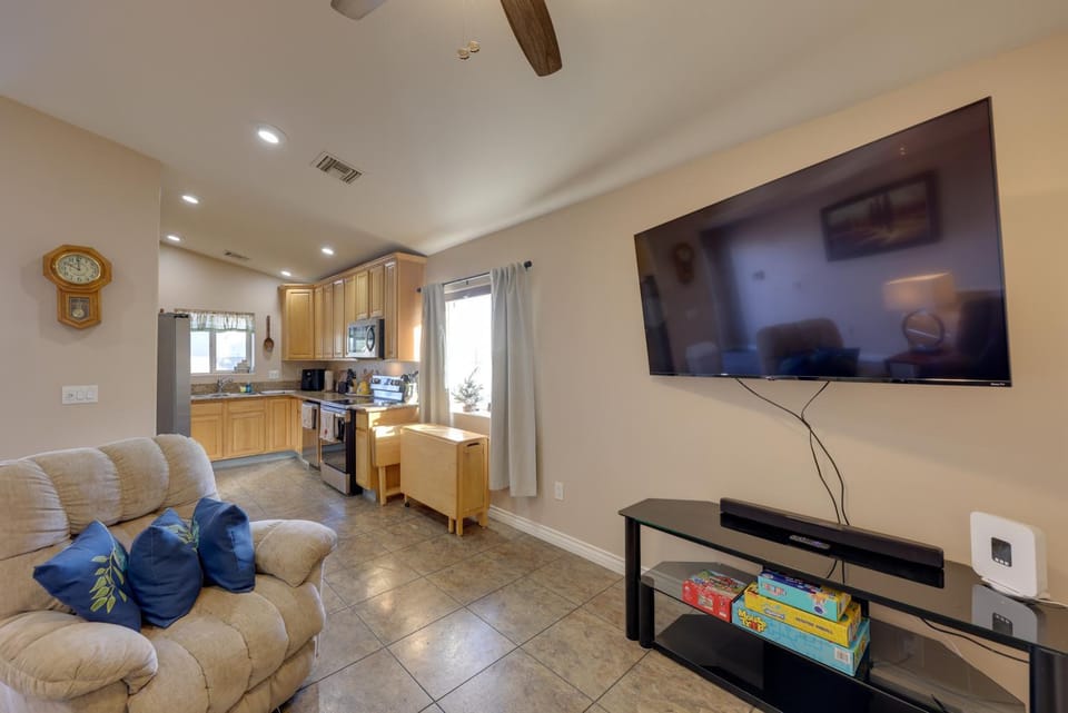 2 Mi to Rotary Park! Pet-Friendly Home w/ Fire Pit House in Bullhead City