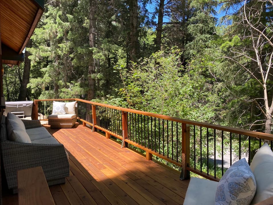 2 Bdrm w/Loft Walk to Ski Run Hot Tub Fireplace House in Sundance