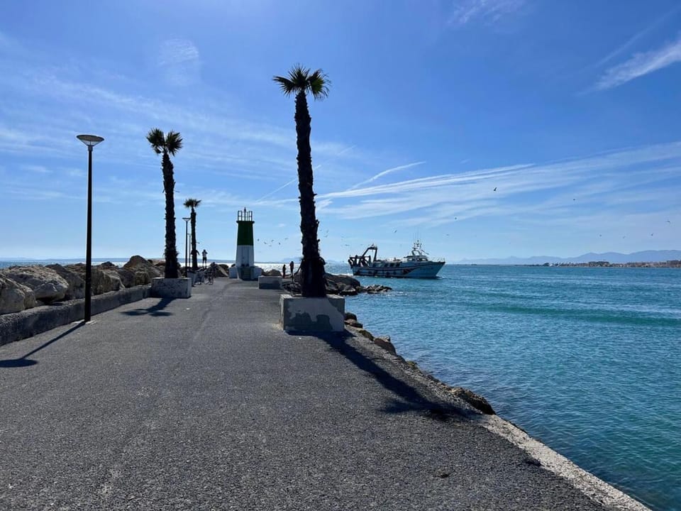 Sea View Apt, Pool & Garden, Walk to Beach & Park Apartment in Santa Pola
