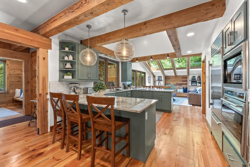 Carpe Montem - Modern, Views, Large Deck, Hot Tub, Private House in Sundance