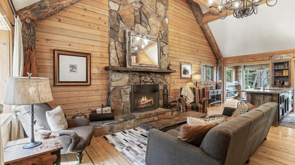 OVER THE RIVER AND THROUGH THE WOODS House in Sundance