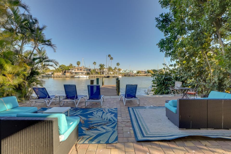 1 Block to Beach! Boutique Condo at John’s Pass House in Madeira Beach