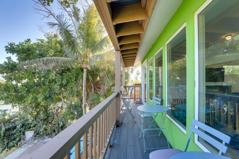 1 Block to Beach! Boutique Condo at John’s Pass House in Madeira Beach