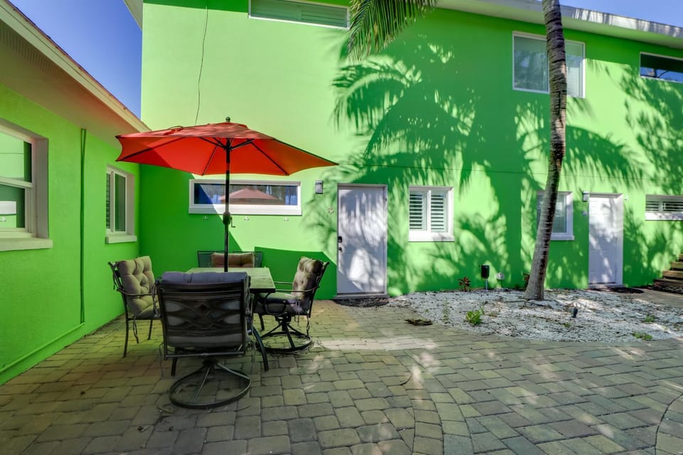Walk to Beach + John’s Pass: Waterfront Gem! House in Madeira Beach