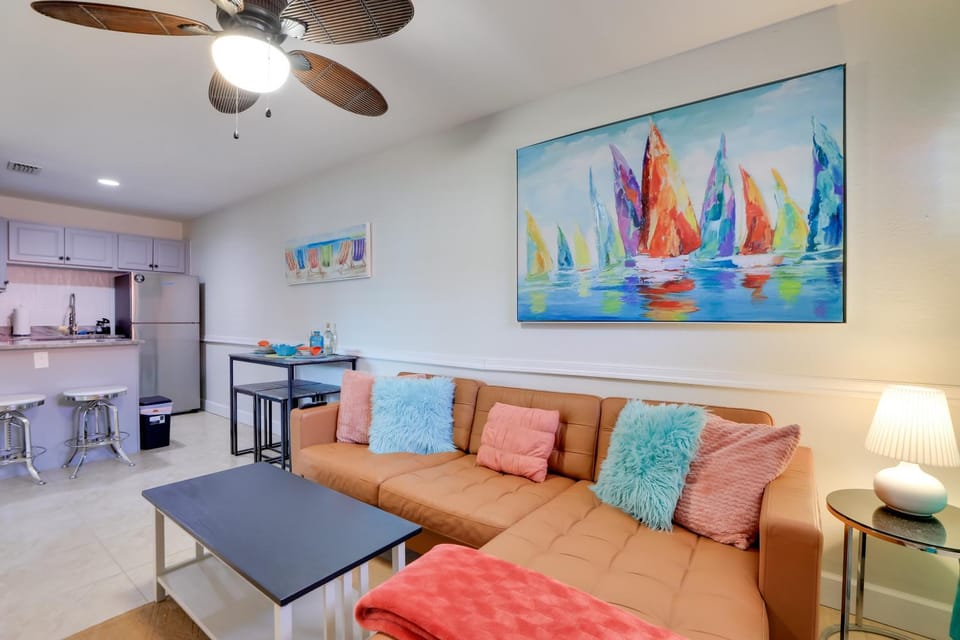 Walk to Beach + John’s Pass: Waterfront Gem! House in Madeira Beach