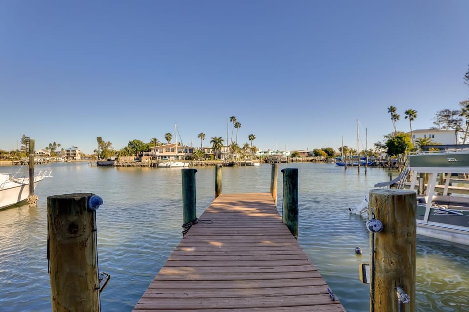Walk to Beach + John’s Pass: Waterfront Gem! House in Madeira Beach