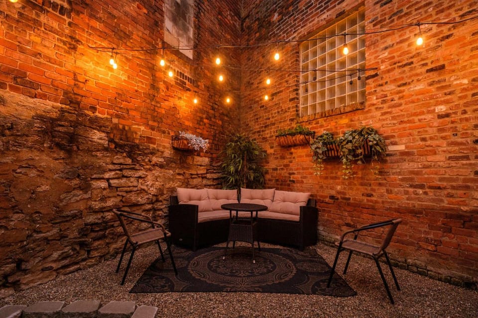 Velvet Haus Downtown 3rd Floor Deck Backyard House in Over The Rhine