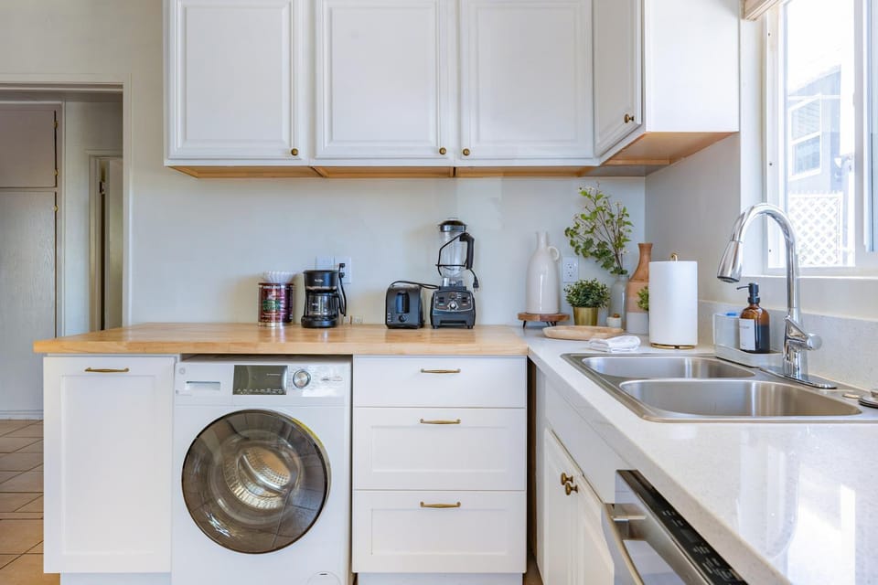 Coffee/tea facilities, Kitchen or kitchenette, toaster, washing machine