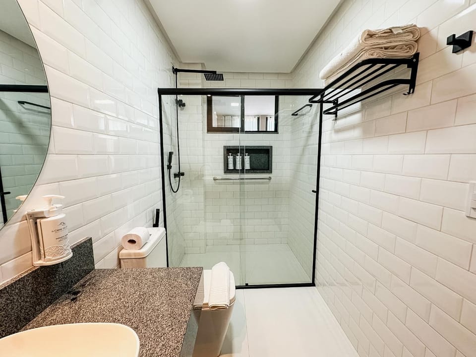 Shower, Toilet, Bathroom, towels