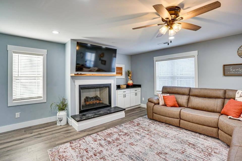 Peaceful Retreat w/ Hot Tub Near Lake Barkley! House in Lake Barkley
