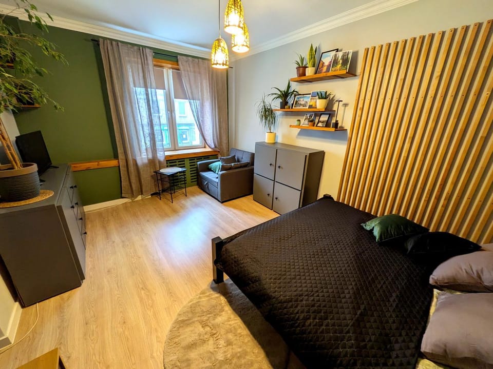Photo of the whole room, Seating area