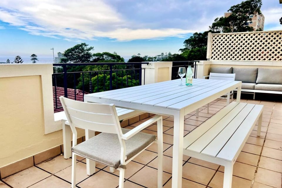 Spacious 3-bedroom ocean-view home, walk to beach Villa in Manly