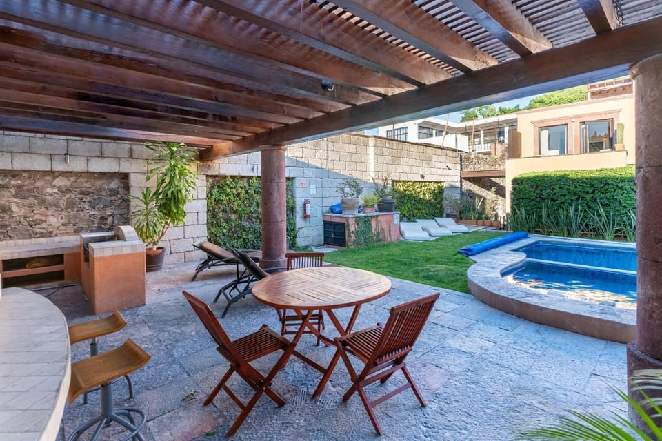 Patio, Day, Garden, Hot Tub, Seating area, Swimming pool