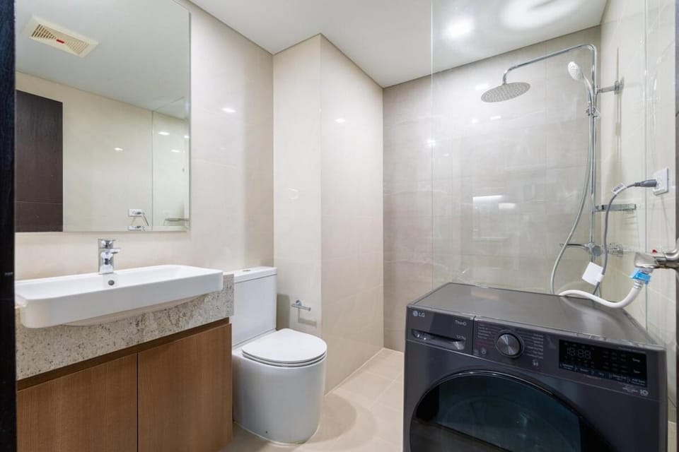 Modern Condo at Park McKinley West with Wi-Fi and Washer Apartment in Makati