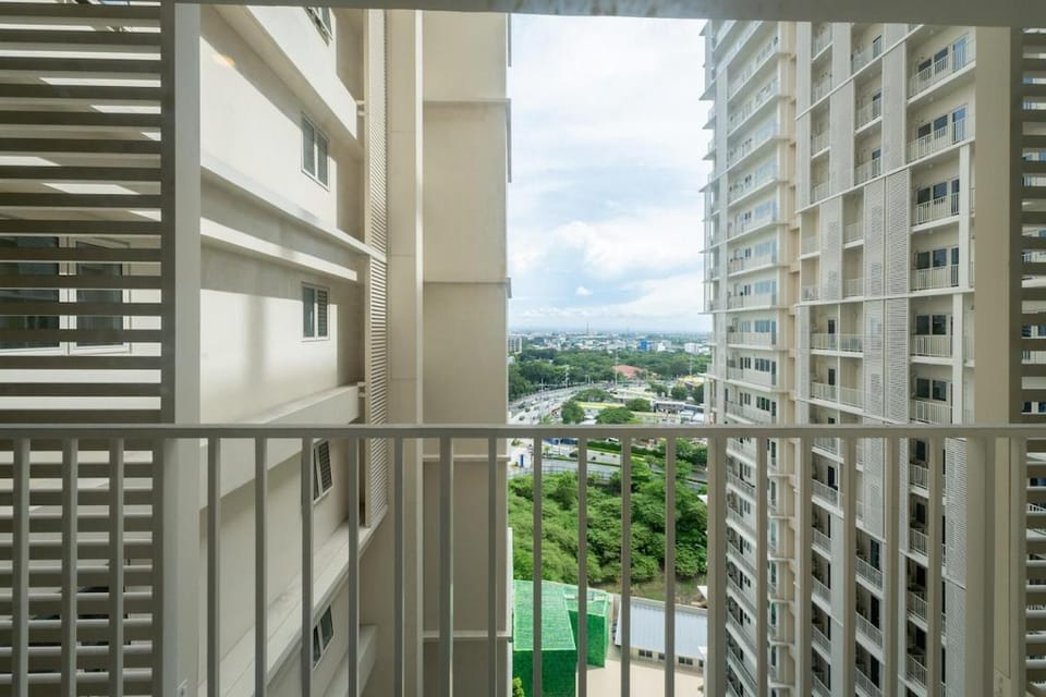 Modern Condo at Park McKinley West with Wi-Fi and Washer Apartment in Makati