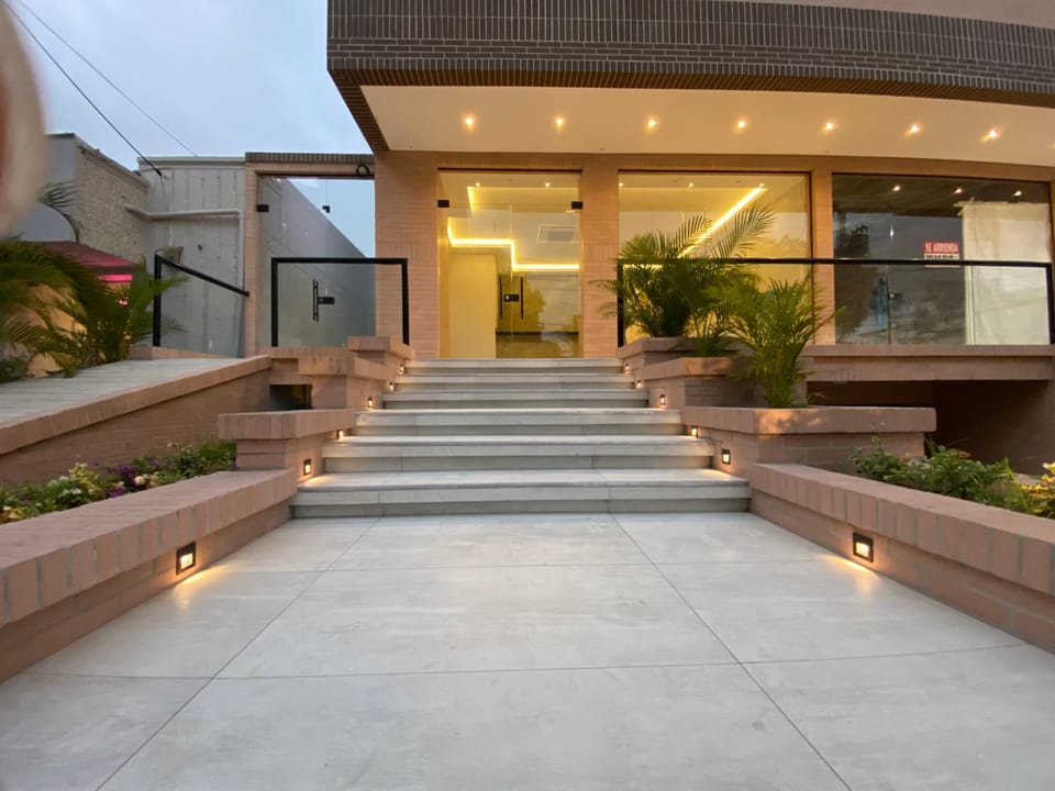 Facade/entrance