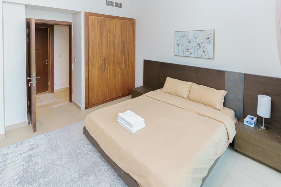 Rovostays Private Room in Downtown Burj Vista Apartment with Burj Khalifa View Apartment in Dubai