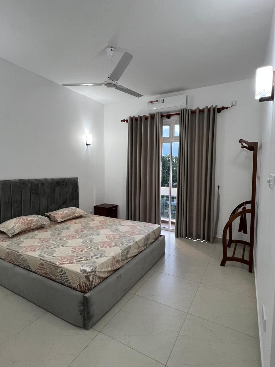 Property building, Bed, Bedroom